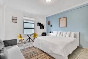 HB 414 - Beach Front suite at Hollywood Beach Resort - direct beach access Swimming Pool
